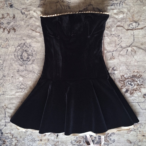 NWT House of CB Black and Cream Strapless Mini Dress Size XS - Picture 4 of 8